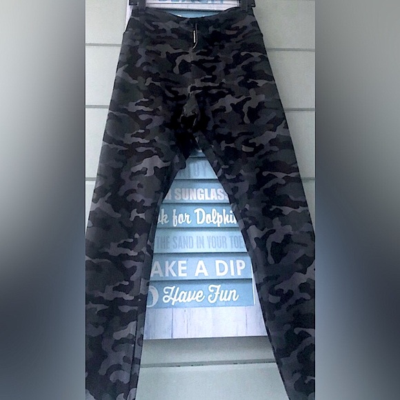 EXPRESS Camouflage legging pants lounge, exercise, run errands, lunch etc NEW L - Picture 3 of 12